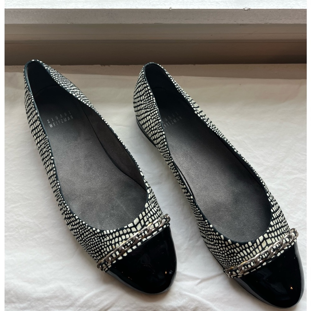 Stuart Weitzman black & white patent leather toe flats. Silver chain detail.